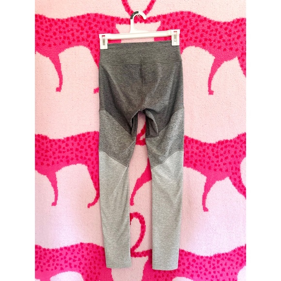 🩶Outdoor Voices Leggings🩶 - Picture 2 of 3